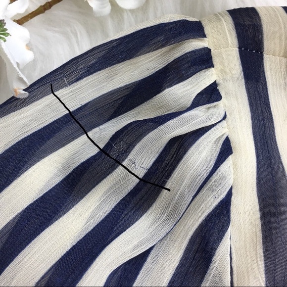 🌜3/$25 UO| Pins & Needles Blouse - Picture 7 of 8